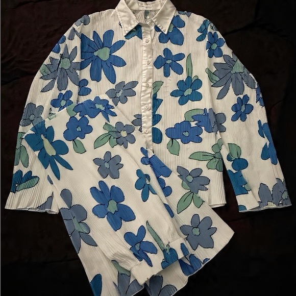 no brand Tops - Women’s Casual 2 Pieces Set  Floral Blue and White Size S (runs bigger)